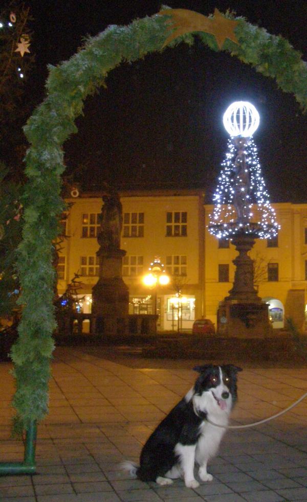 7.12.2009...na vánočně vyzdobeném náměstí...