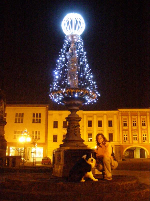 7.12.2009...u nazdobené kašny...